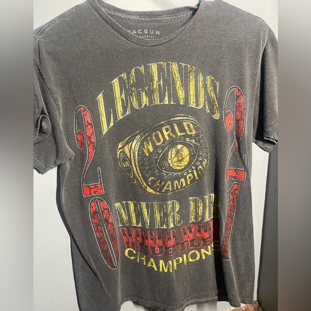 Vintage wear graphic basketball t-shirt